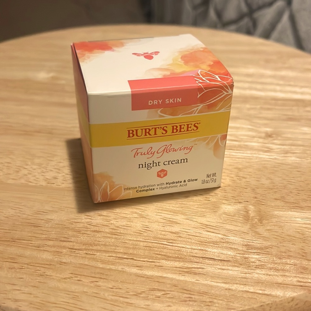 BURT’S BEES | Truly Glowing Night Cream